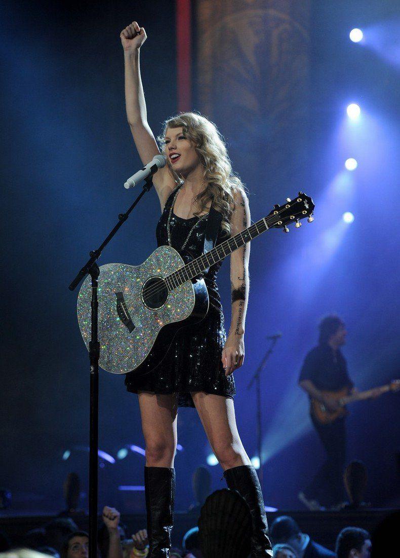 有没有人有霉霉2011speaknow演唱会图片