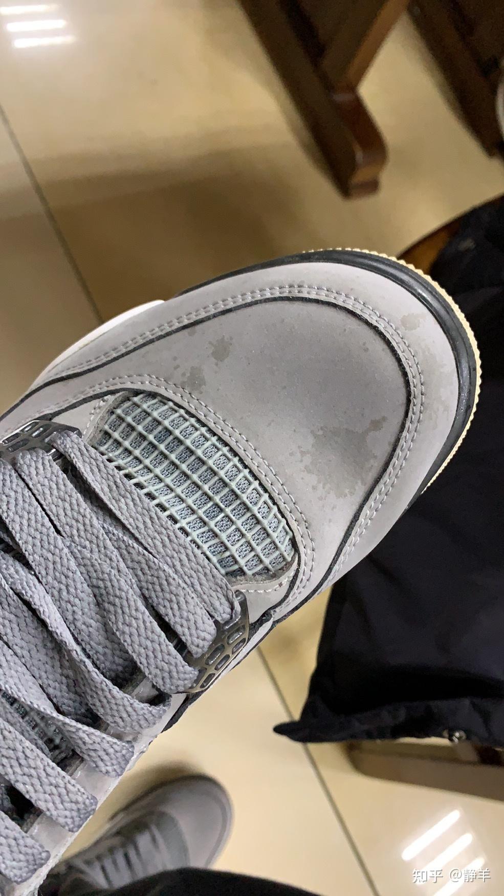 aj4灰老鼠鞋面油渍怎么解决