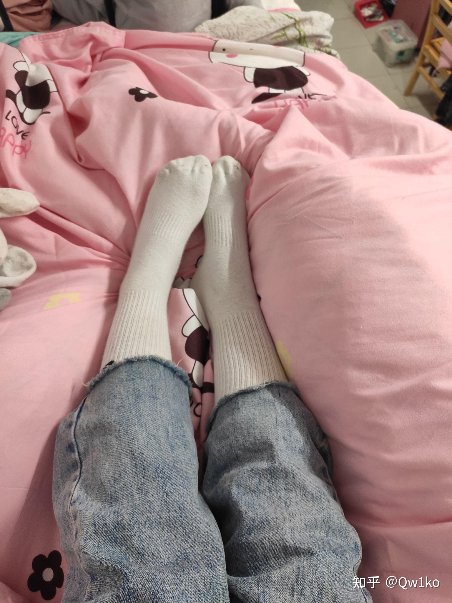 女孩子穿白袜能有多好看? - 知乎