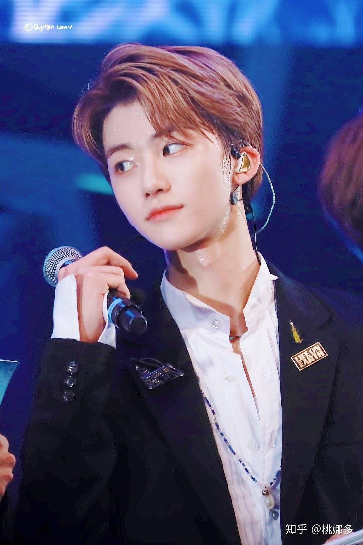 哪位集美有罗渽民日本札幌的动图啊