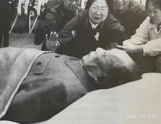 1976年毛主席逝世,李敏拿着守灵名单提醒道:我有个哥哥被落下了 - 知乎