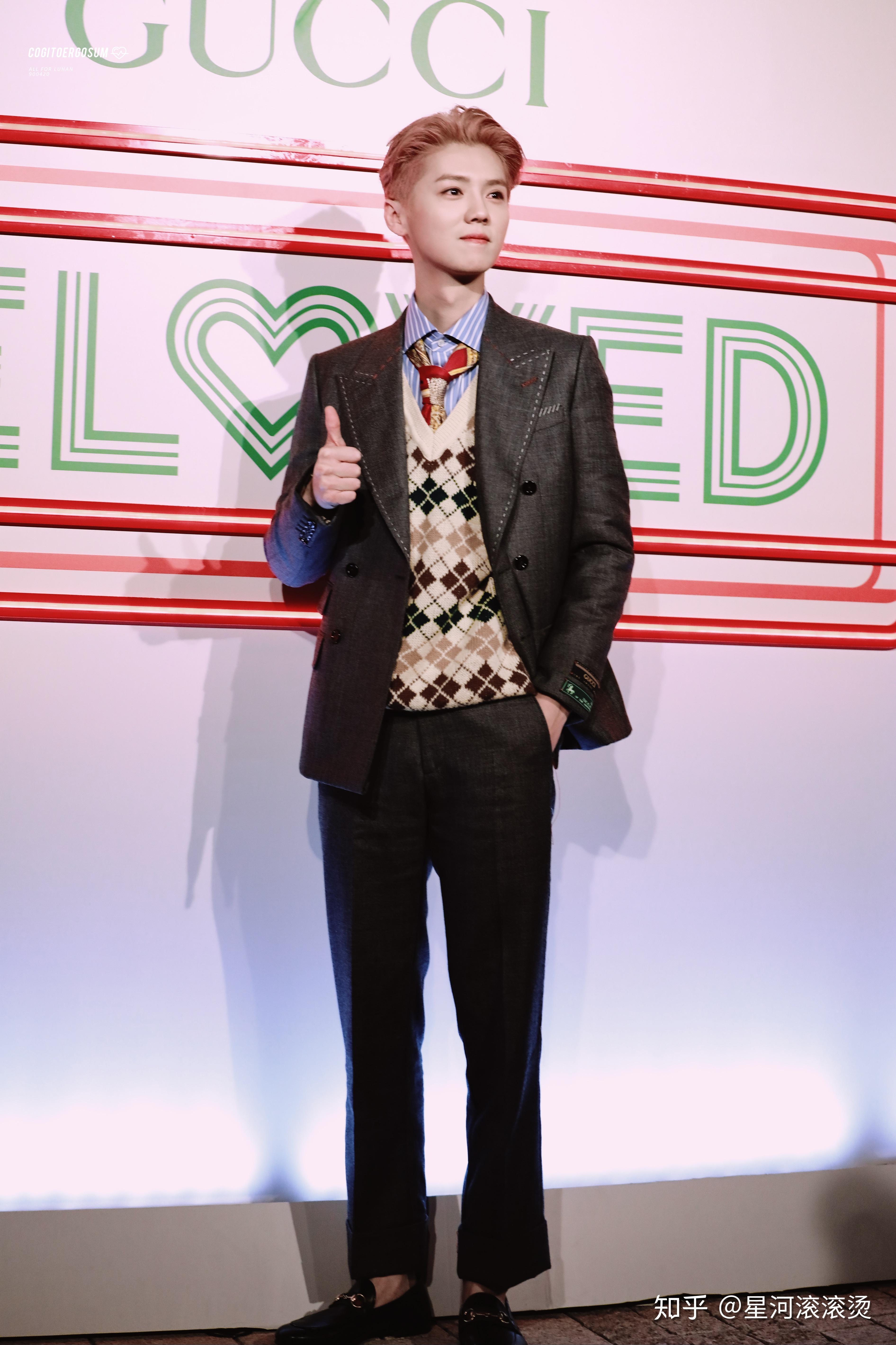 有鹿晗站着的全身照吗?