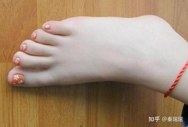 女生什么样的脚丫子才是最好看的? - 知乎