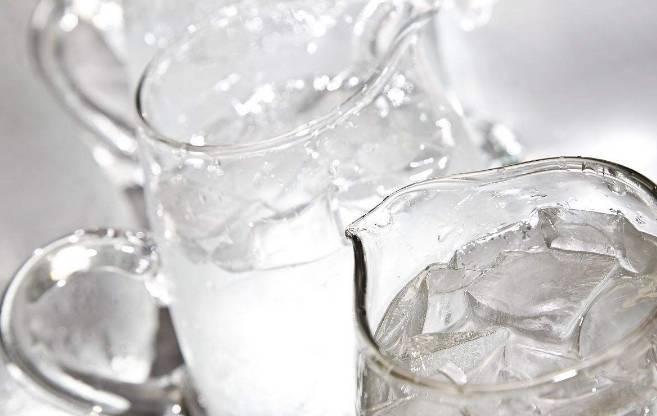 夏天到底可不可以喝冰水,喝水真得有那么多讲究吗? - 知乎