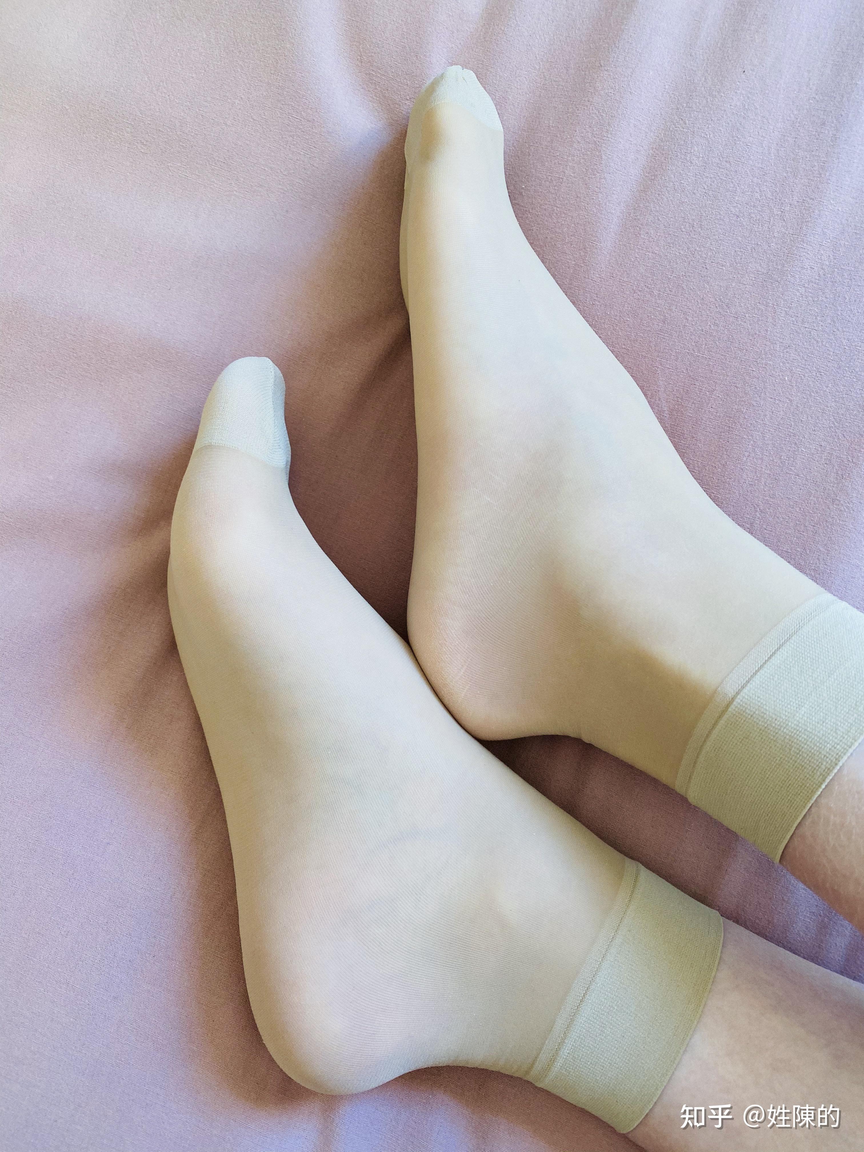 作为大学里的女孩子你觉得短的肉丝袜土吗