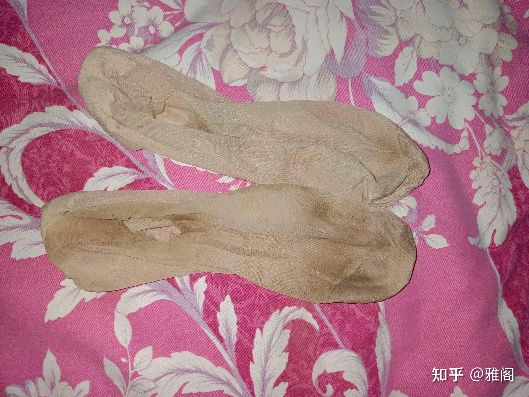 女生穿的丝袜会臭吗?