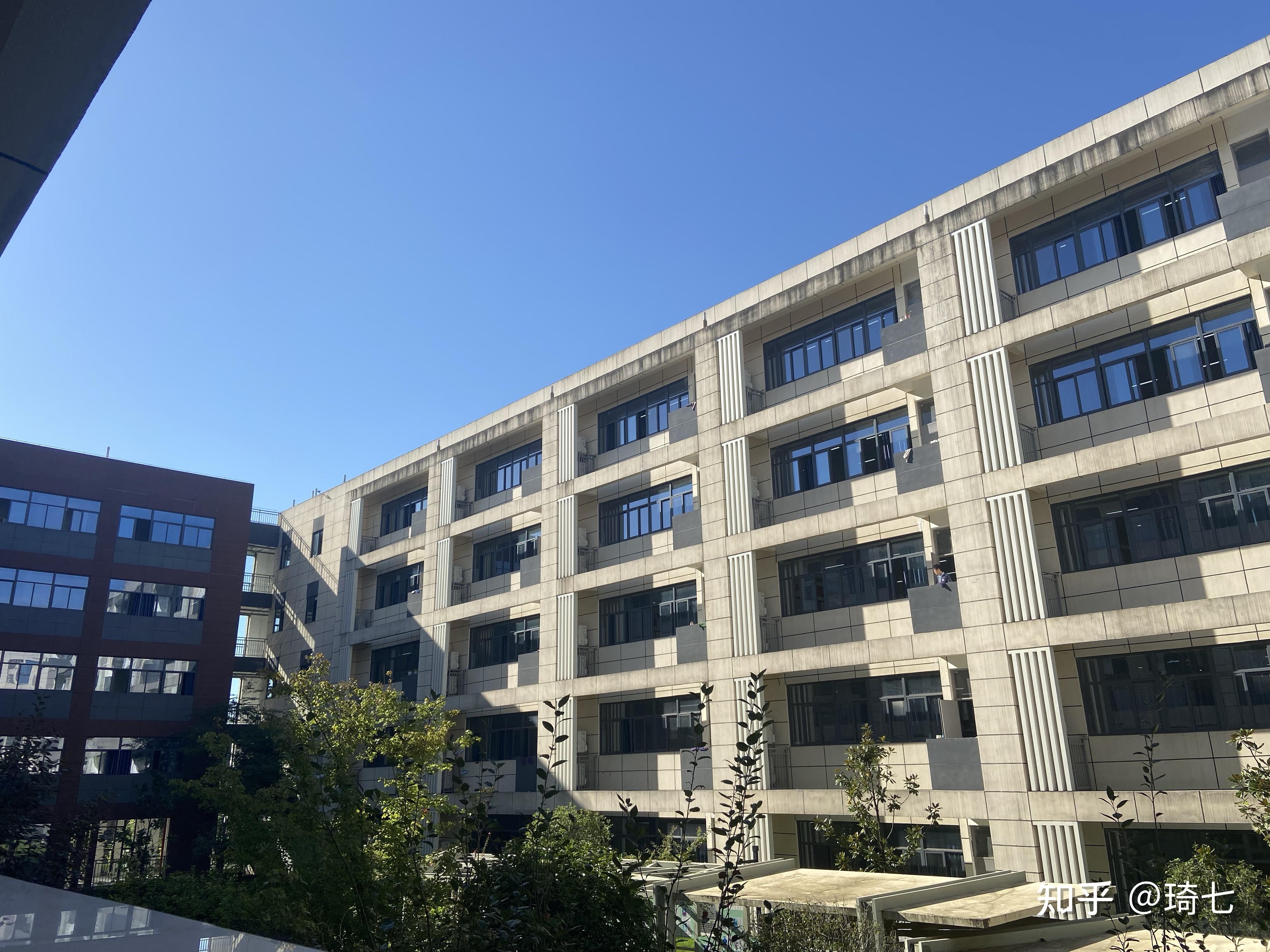 泸州高中忠山校区和城西校区哪个更好?(师资环境等方面)?