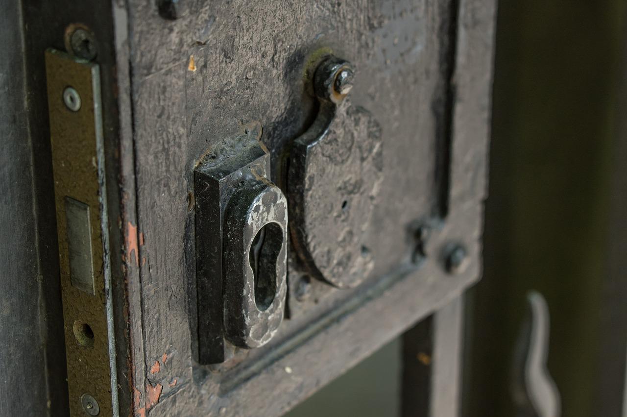 门锁反锁故障排查指南