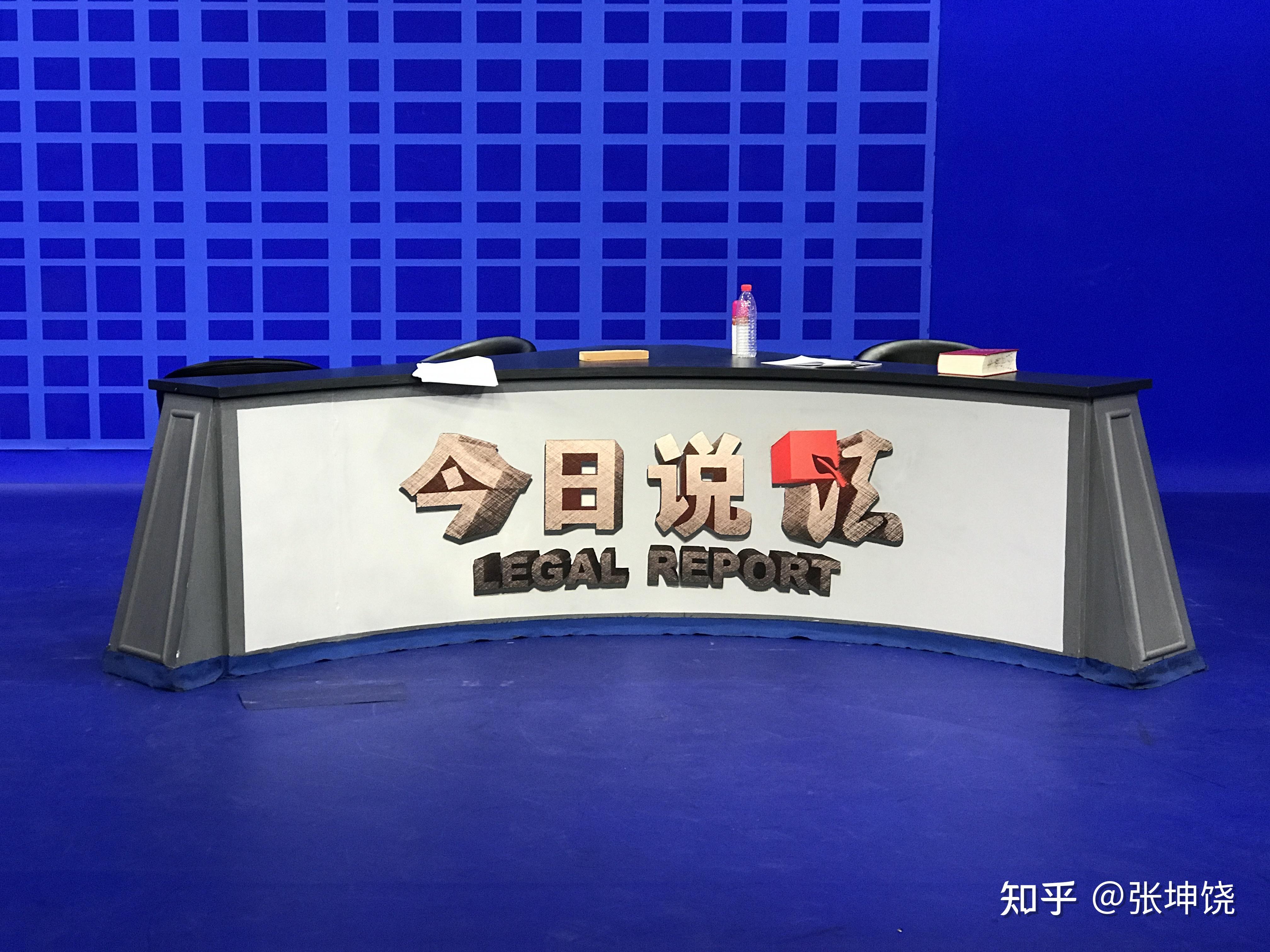 如何看待杭州新闻联播直播提词器失灵男主播狂按遥控器