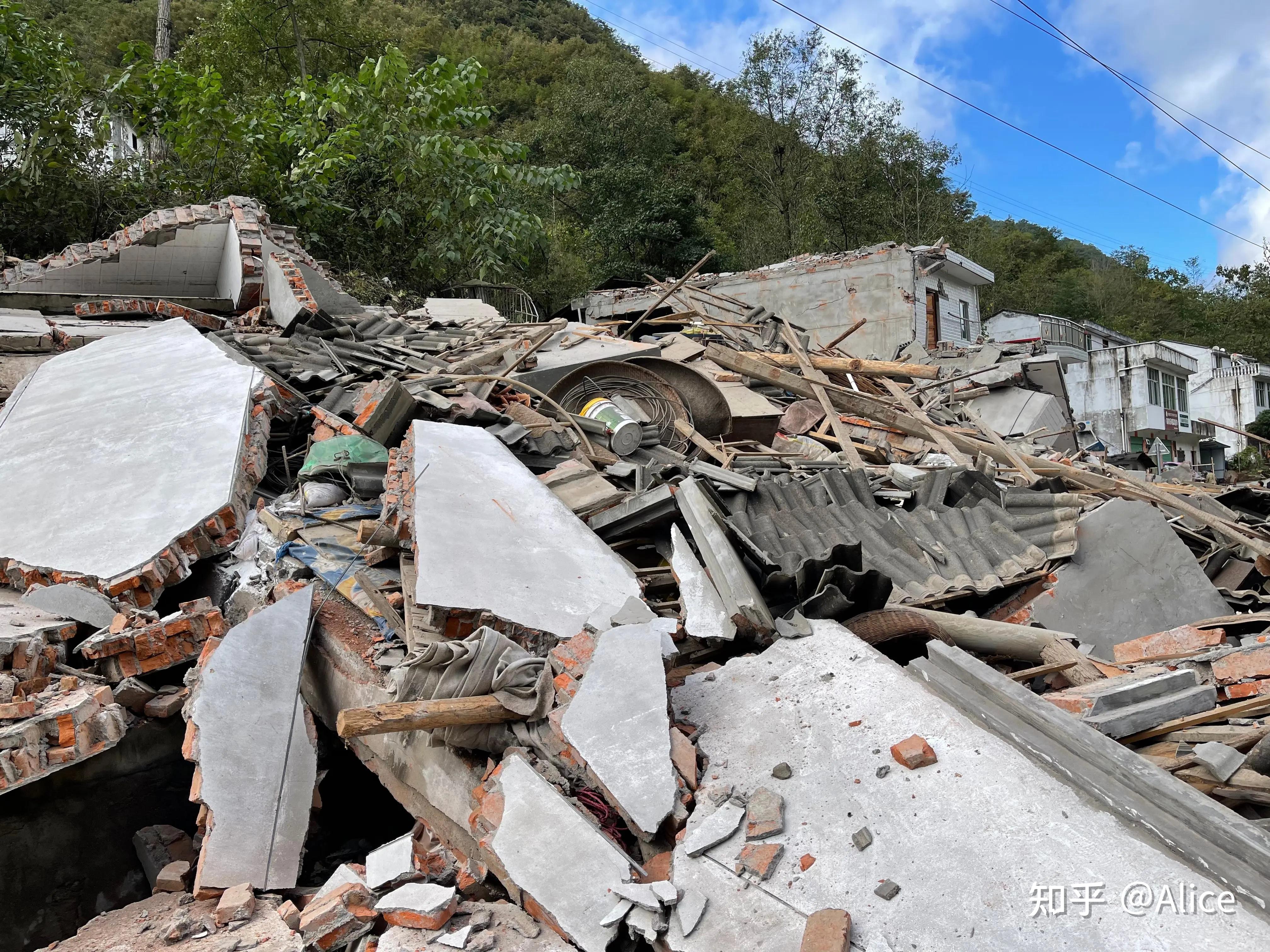 6月1日四川雅安芦山发生61级地震已致4死41伤目前当地情况如何