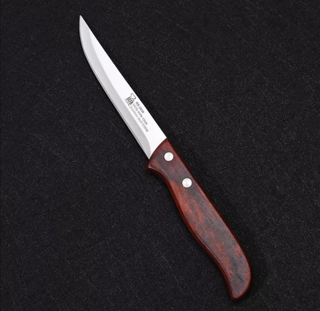 用单刃水果刀刺一个穿着衣服的女人需要很大的力量才能刺破主动脉吗