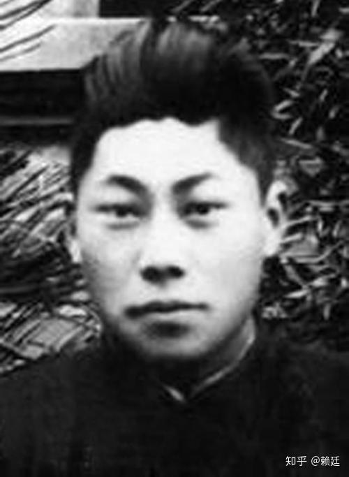 他在汪精卫的绝命诗中加了8个字,以此讥讽汪精卫,惨遭76号暗杀 他在汪精卫的绝命诗中加了8个字,以此讥讽汪精卫,惨遭76号暗杀