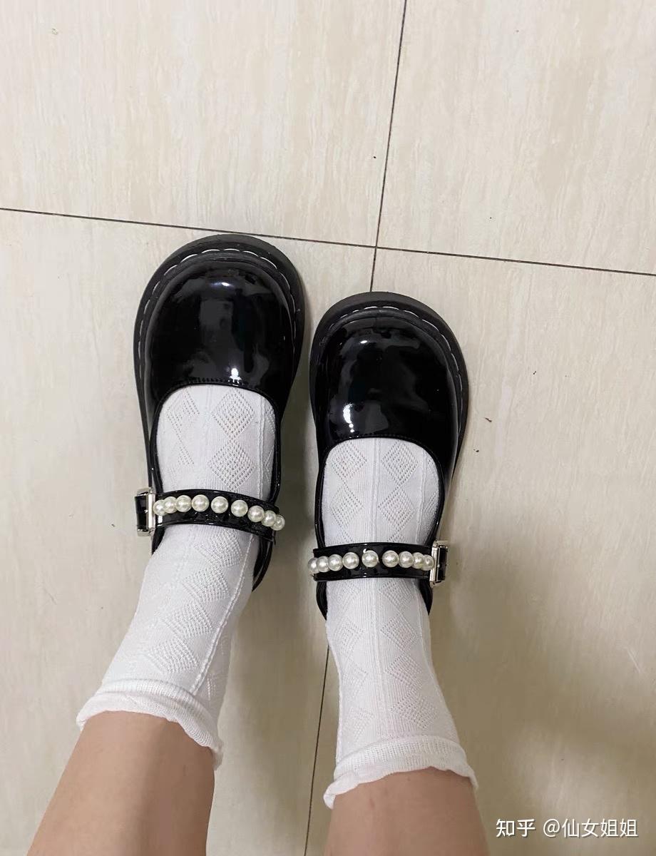 穿鞋子露出袜子很 low 吗? - 知乎