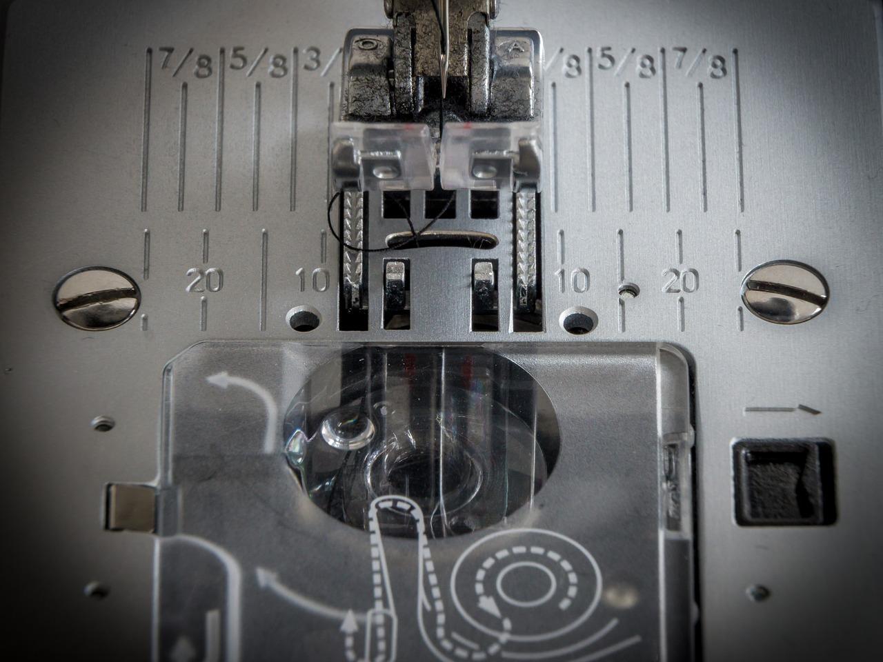 微型缝纫机如何锁边