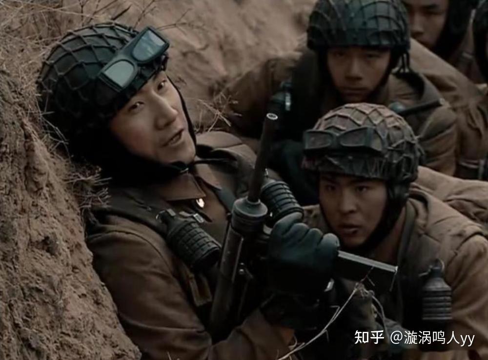 然而,他目睹自己的重机枪连队在对方的尖兵开火后,愤怒地