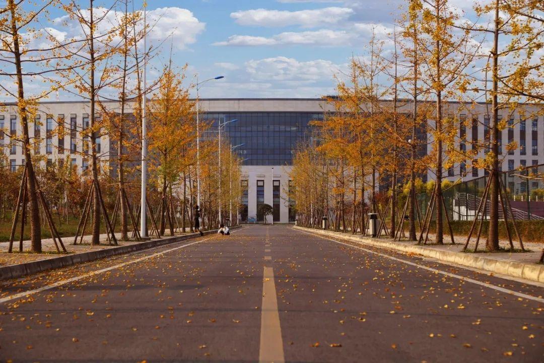 成都理工大学的校园环境如何? - 知乎