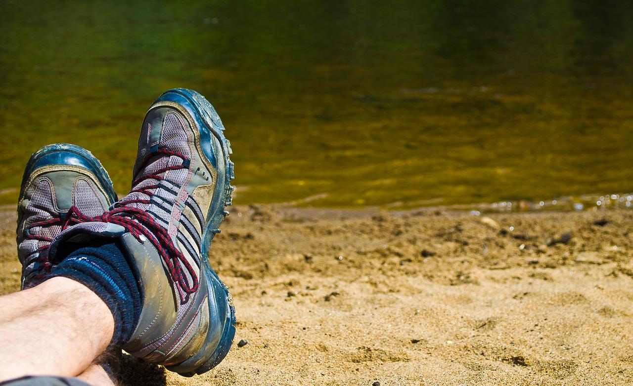 2. 专业缓震鞋款