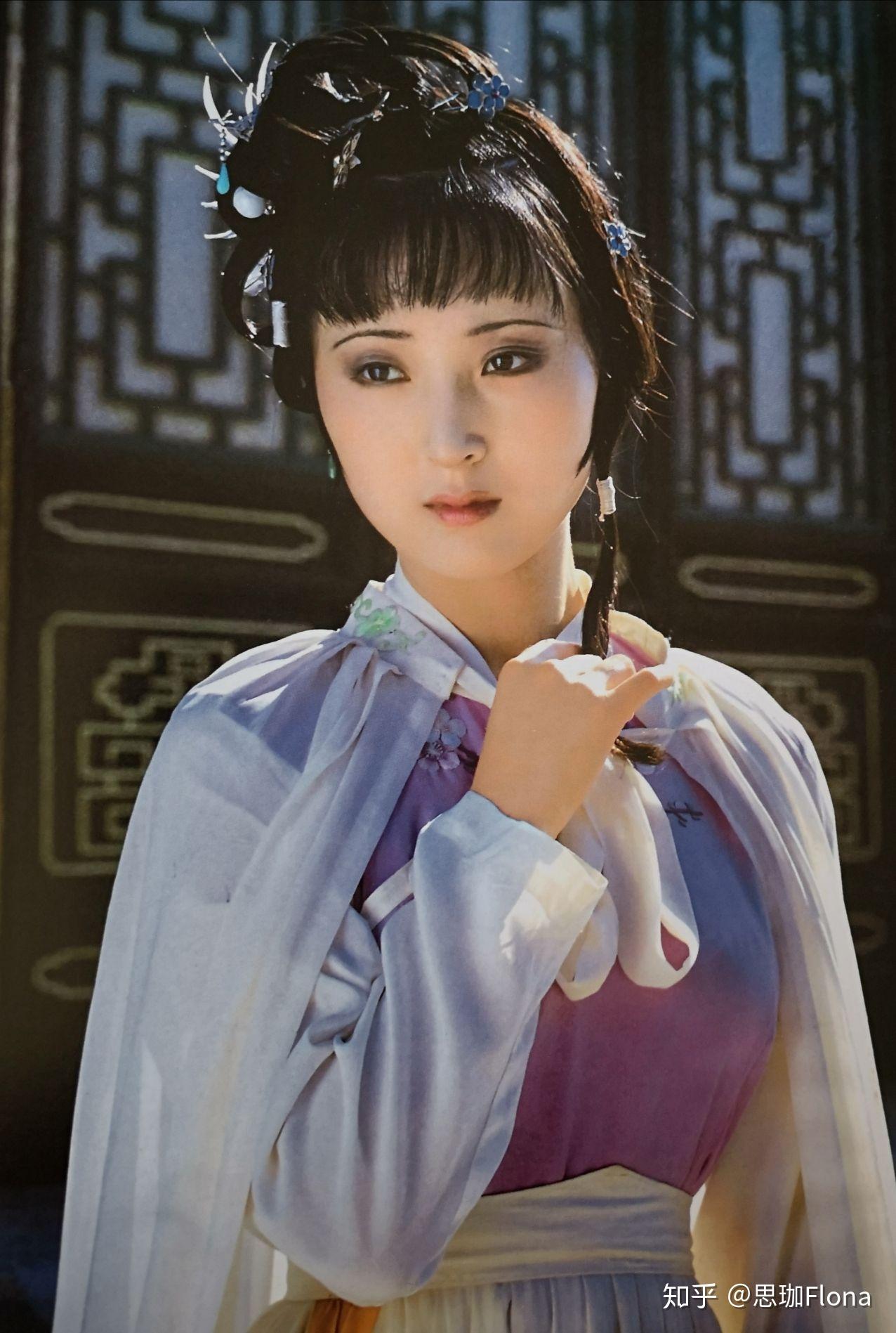 87版红楼梦的妆容感觉好重每个人都浮粉了大家看的时候不觉得奇怪吗