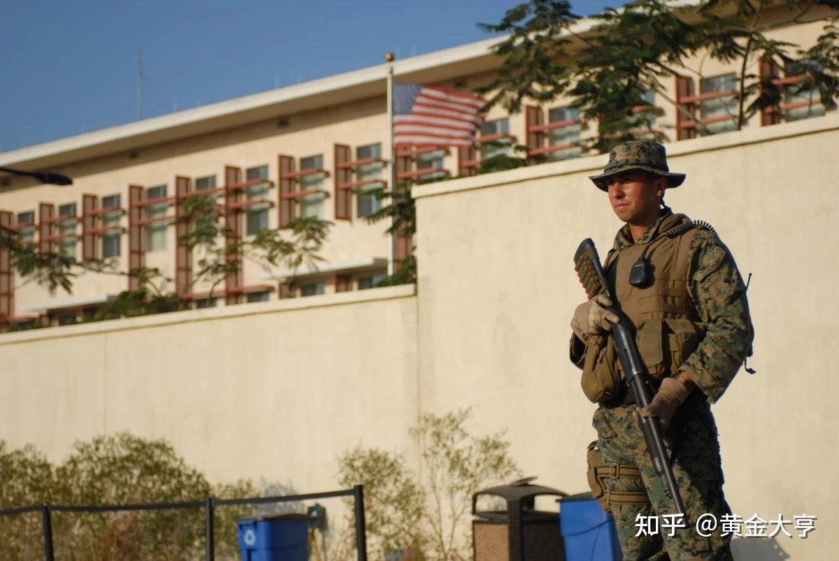 由外国军人把守的北京使馆区东交民巷的东口-军事史-图片