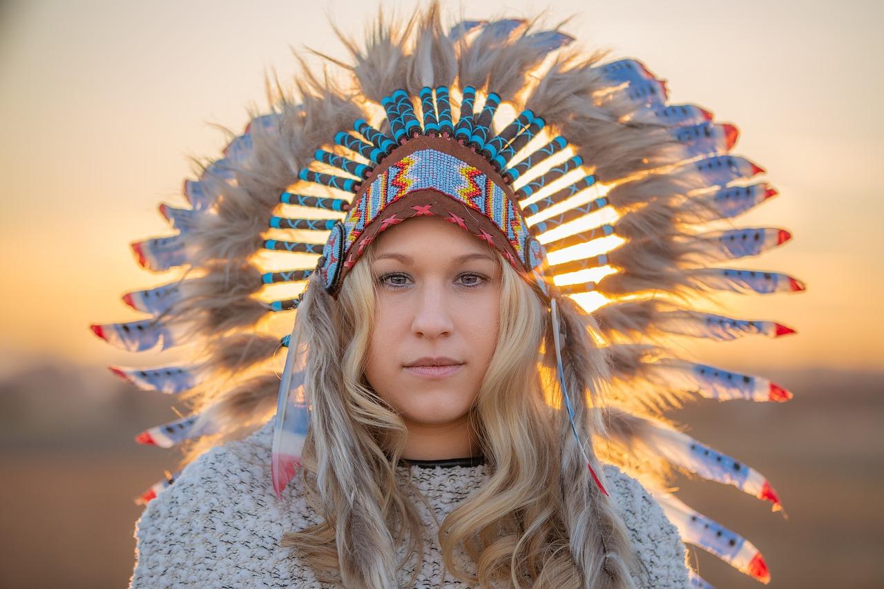 2. 社交礼仪探讨