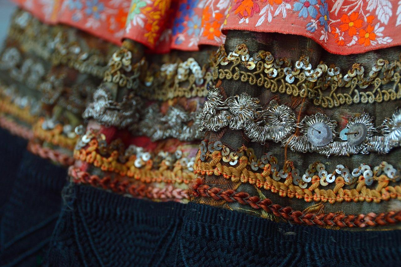 3. 图案寓意丰富