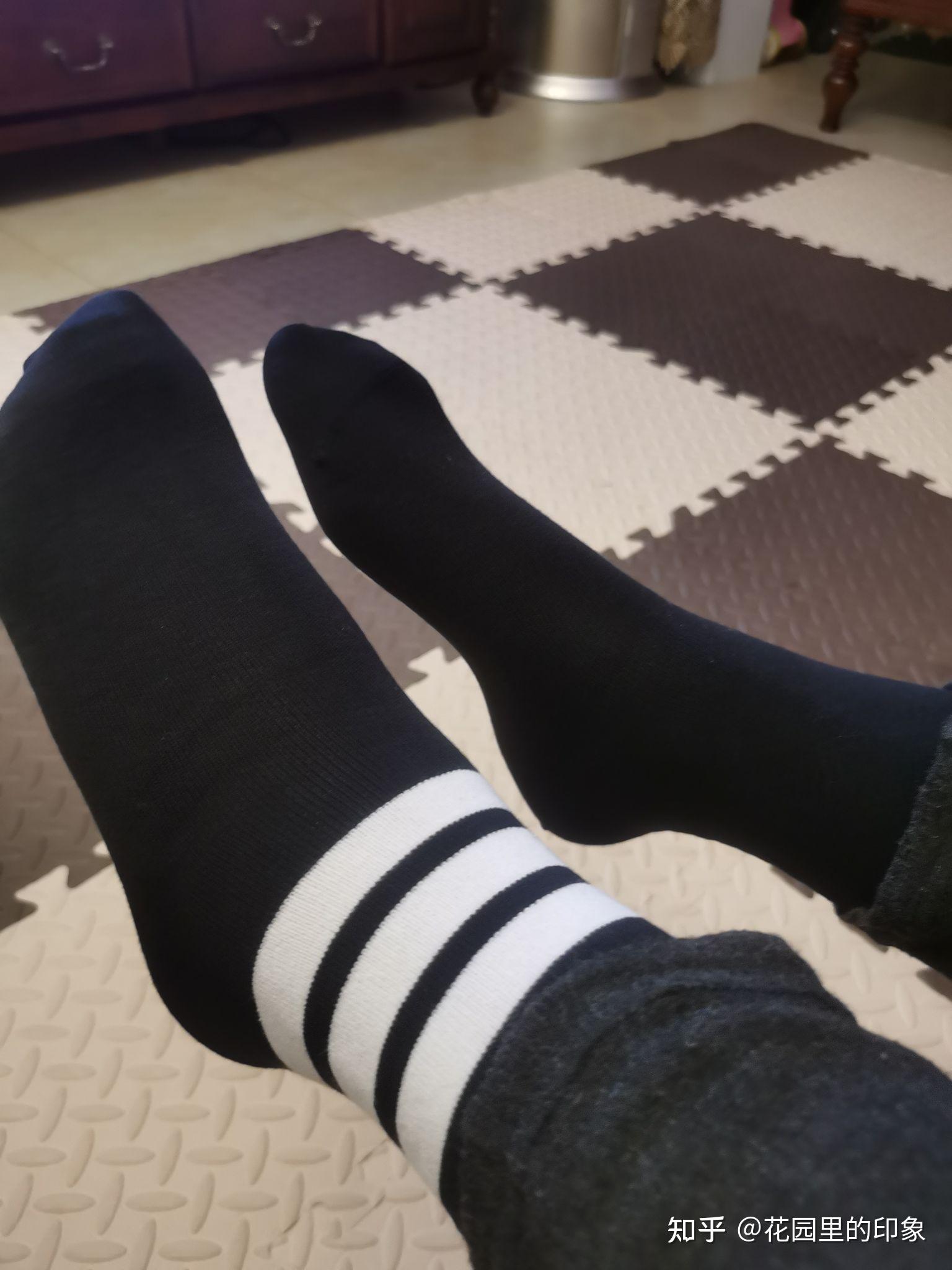 为什么女生喜欢穿黑色袜子