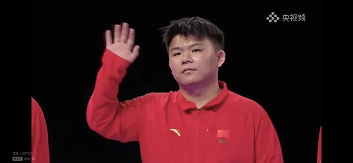 专访dota2亚运冠军赵子星披着国旗夺得金牌一定非常酷炫