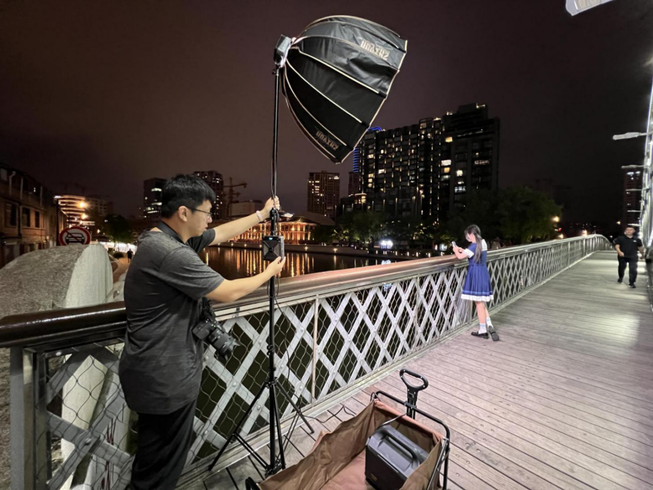 200w专业影视灯爱图仕南光神牛智云哪个好