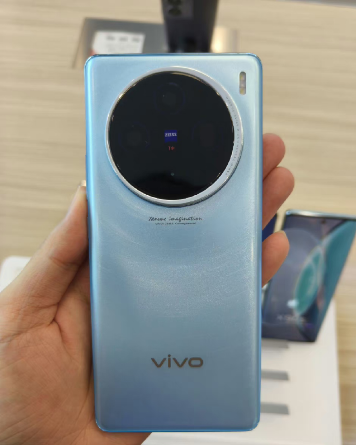 vivox100售价3999元起如何评价这一定价策略值得购买吗