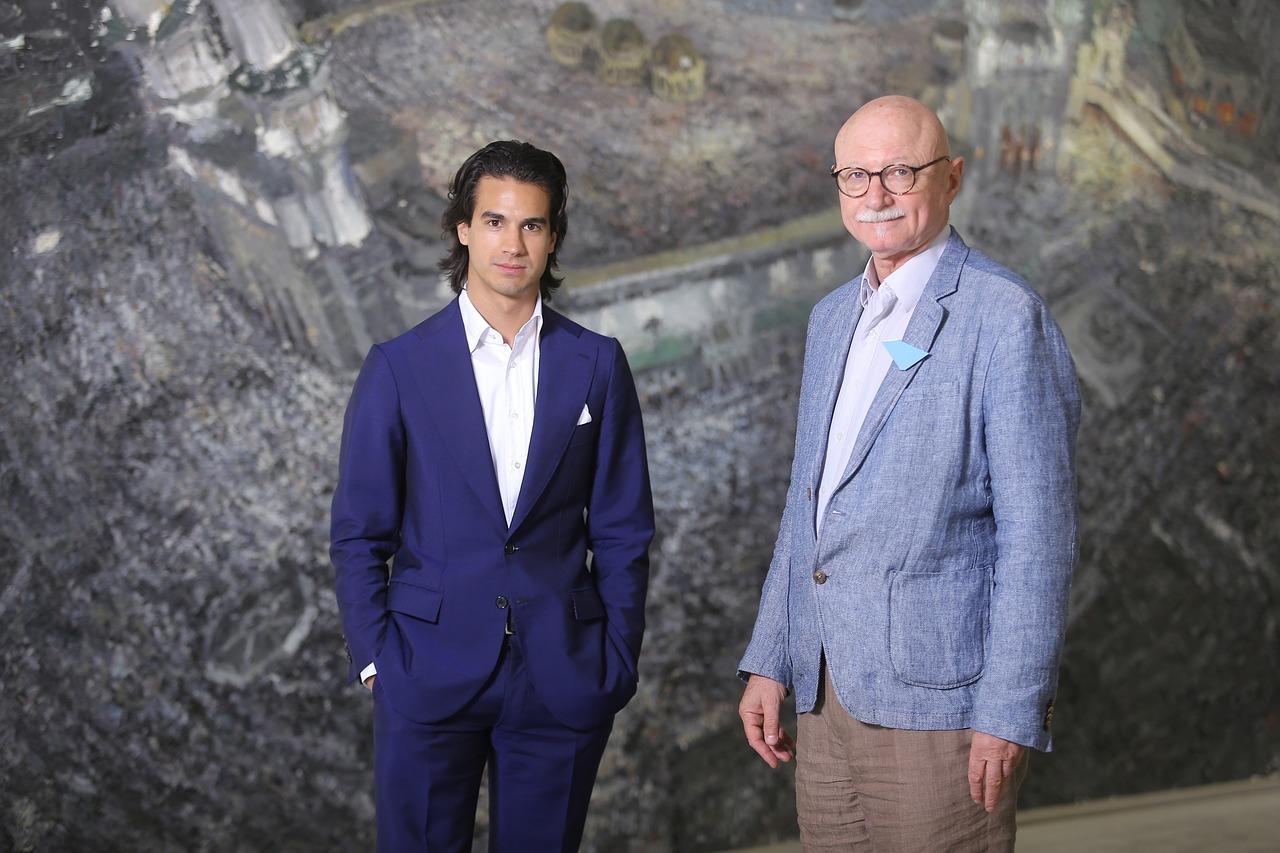 2. 精致商务西服