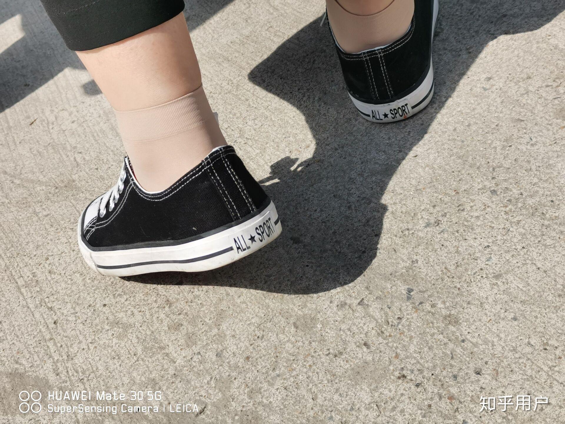 你们女生穿帆布鞋穿袜子吗? - 知乎