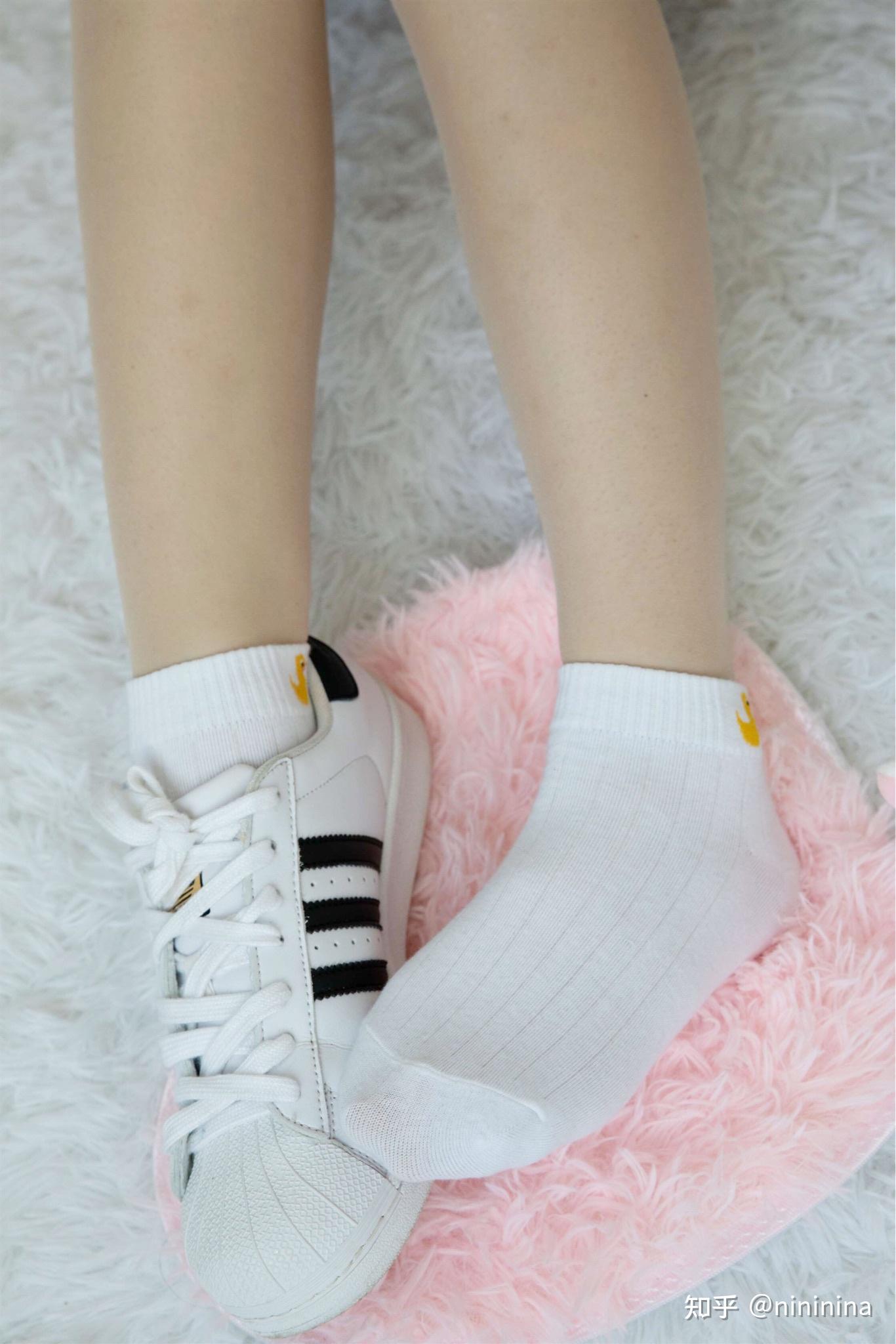 女生穿棉袜的脚有多好看? - 知乎