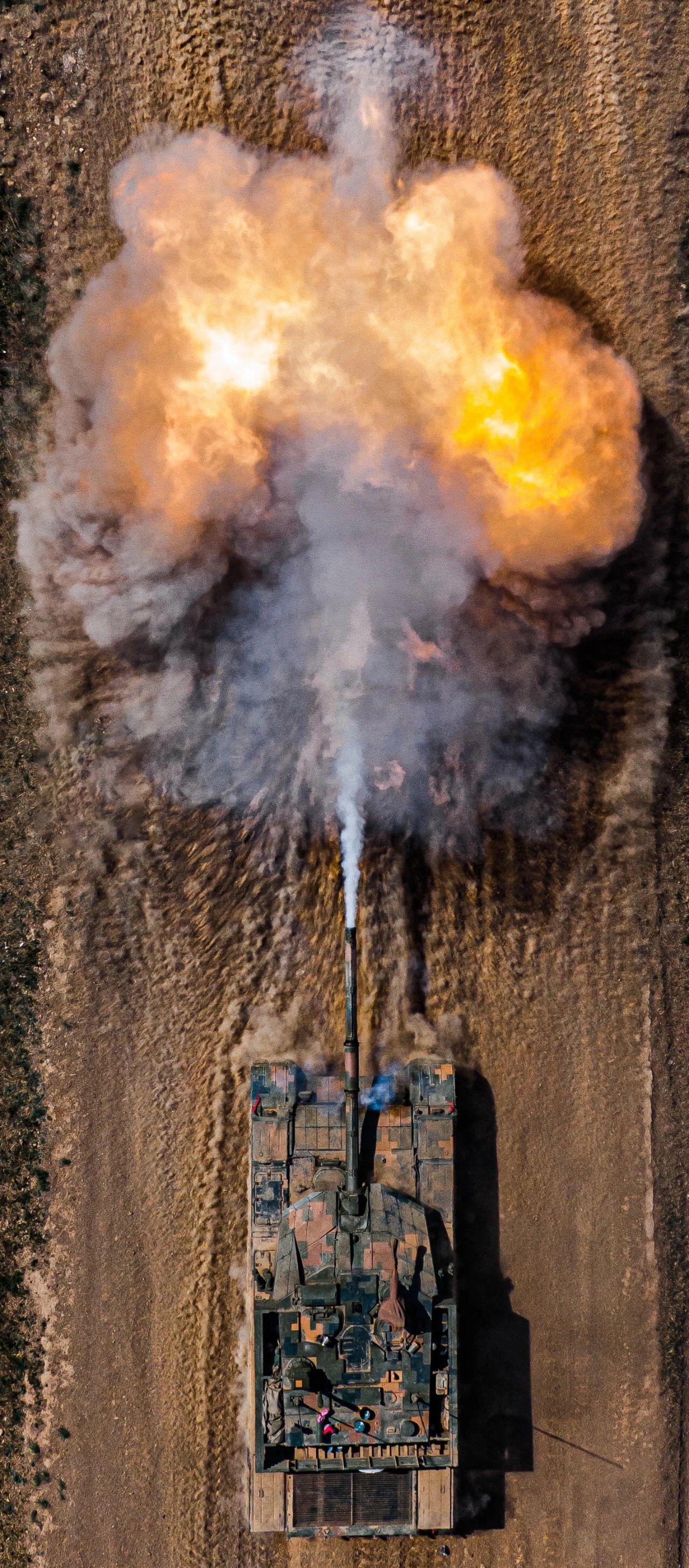 有没有高逼格的军事图片或者壁纸