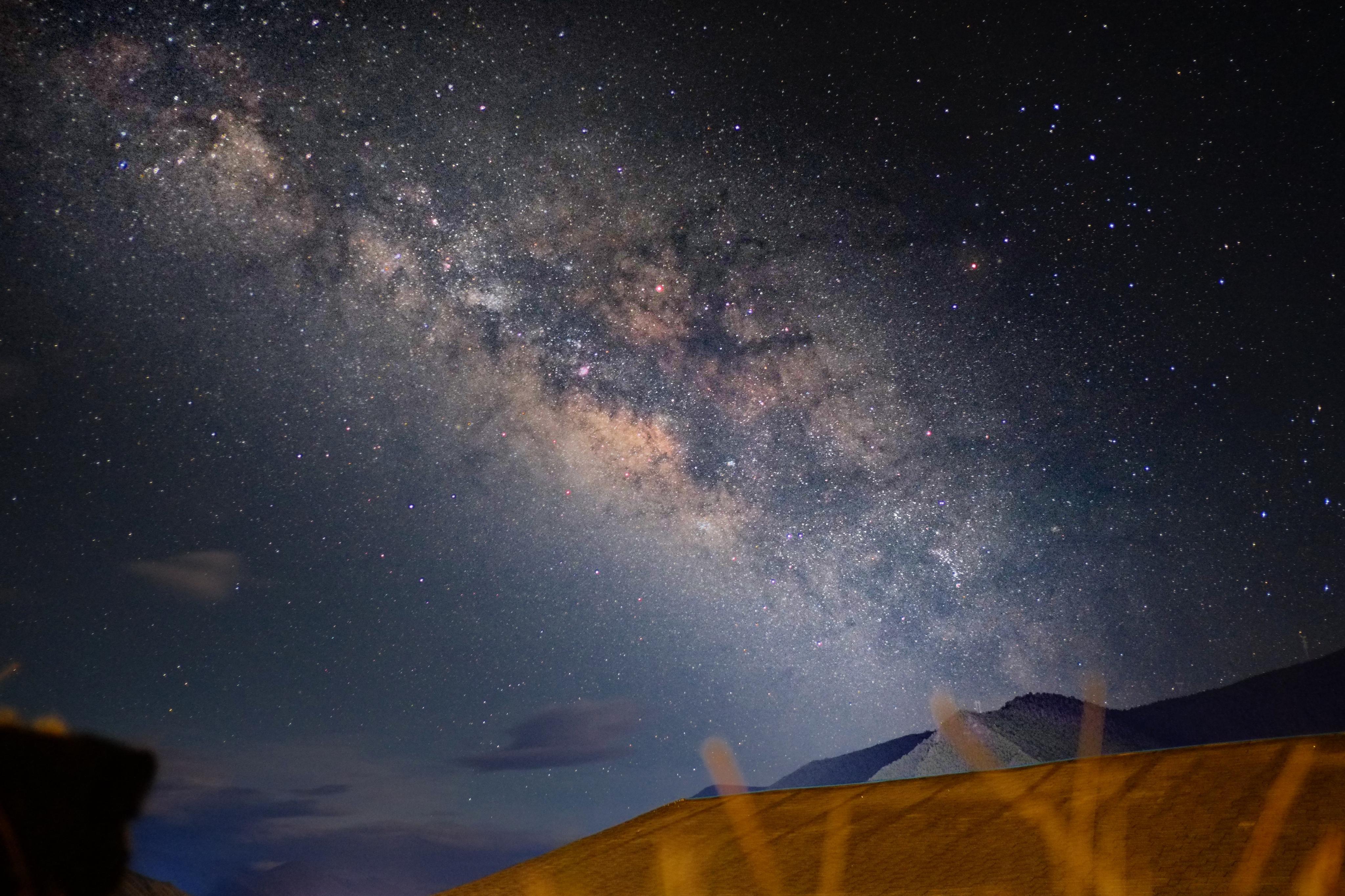 银河/月亮的照片一大堆,为什么还要自己去拍呢,乐趣在哪?