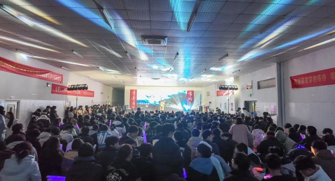 欢度元旦 喜迎新年|浙广电富阳校区开展校园歌手大赛暨元旦文艺晚会、2024秋季学期文体周活动闭幕式活动(图2)