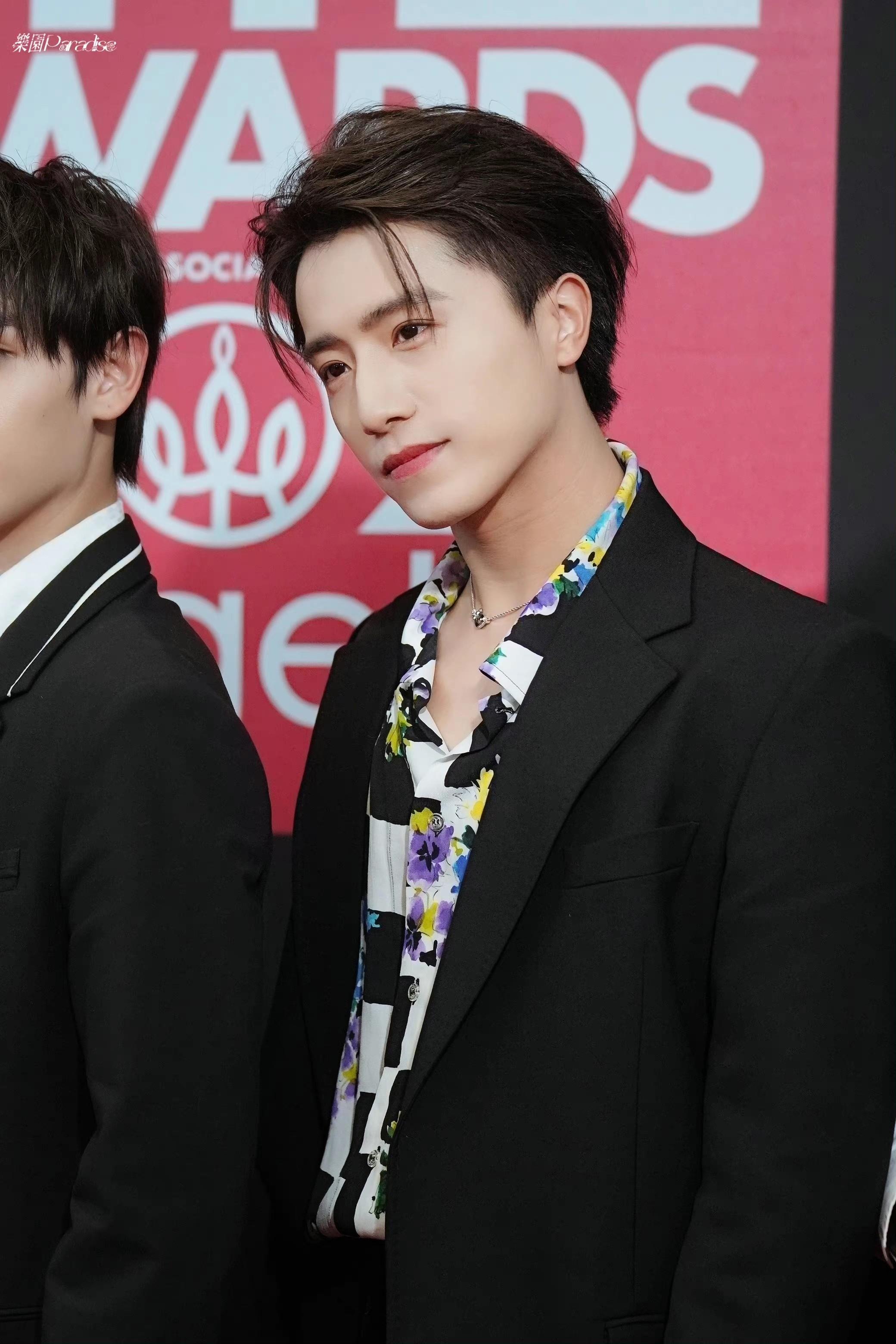 你感觉into1的门面是谁