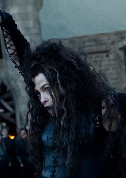 她演过《哈利·波特与死亡圣器(下)》的黑女巫贝拉,她对伏地魔忠心