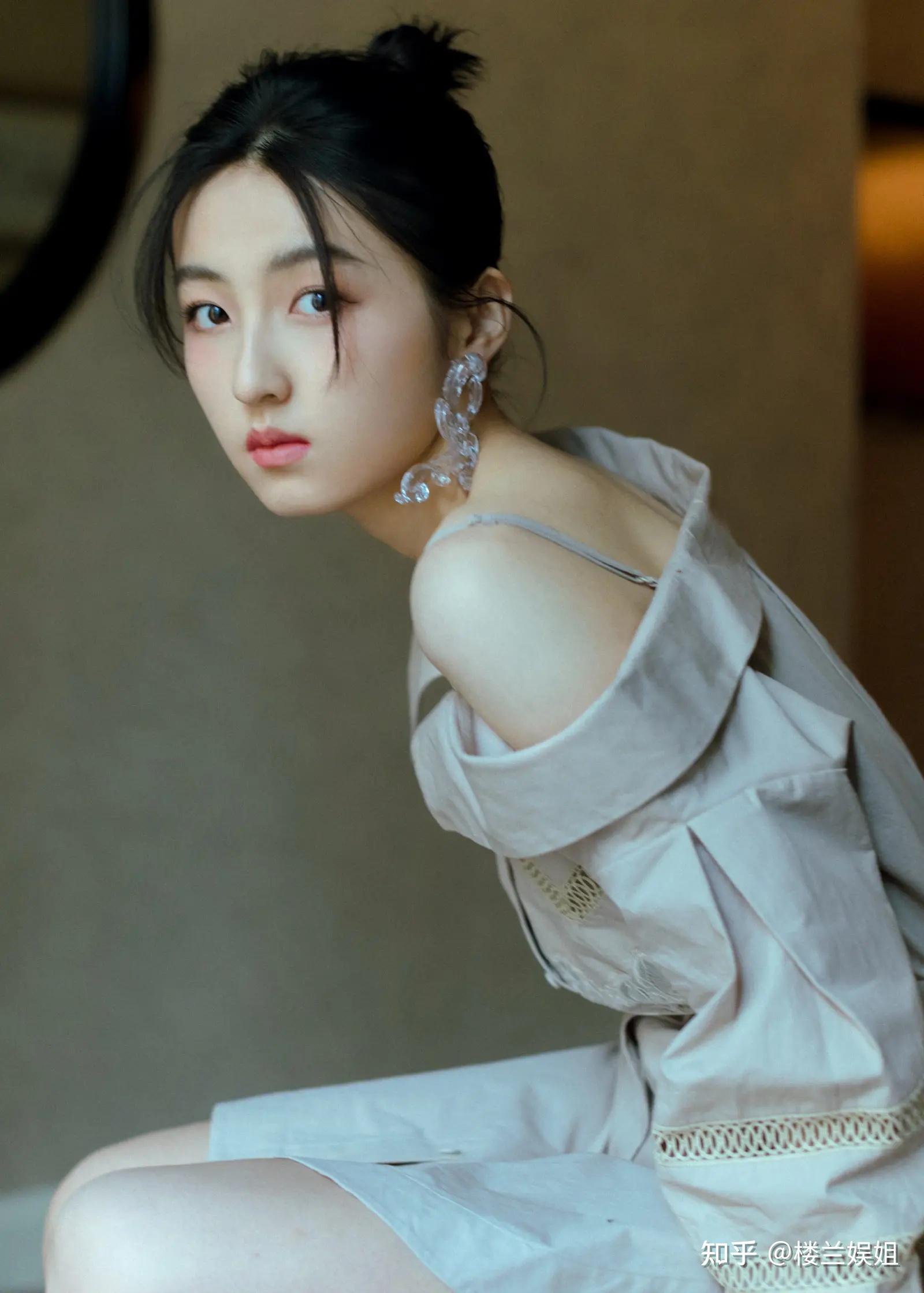 如何看待张子枫和焉栩嘉恋情? - 知乎