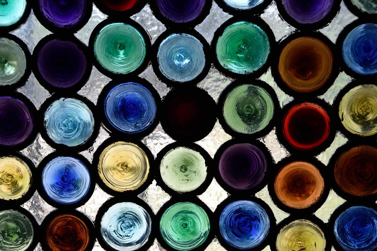 3. 墨镜碎裂含义