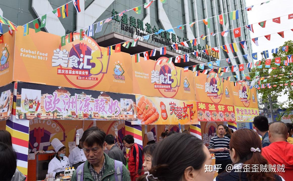 美食节上男子自带秤买板栗,老板直接掀摊并大喊「抢劫啊」,如何整治