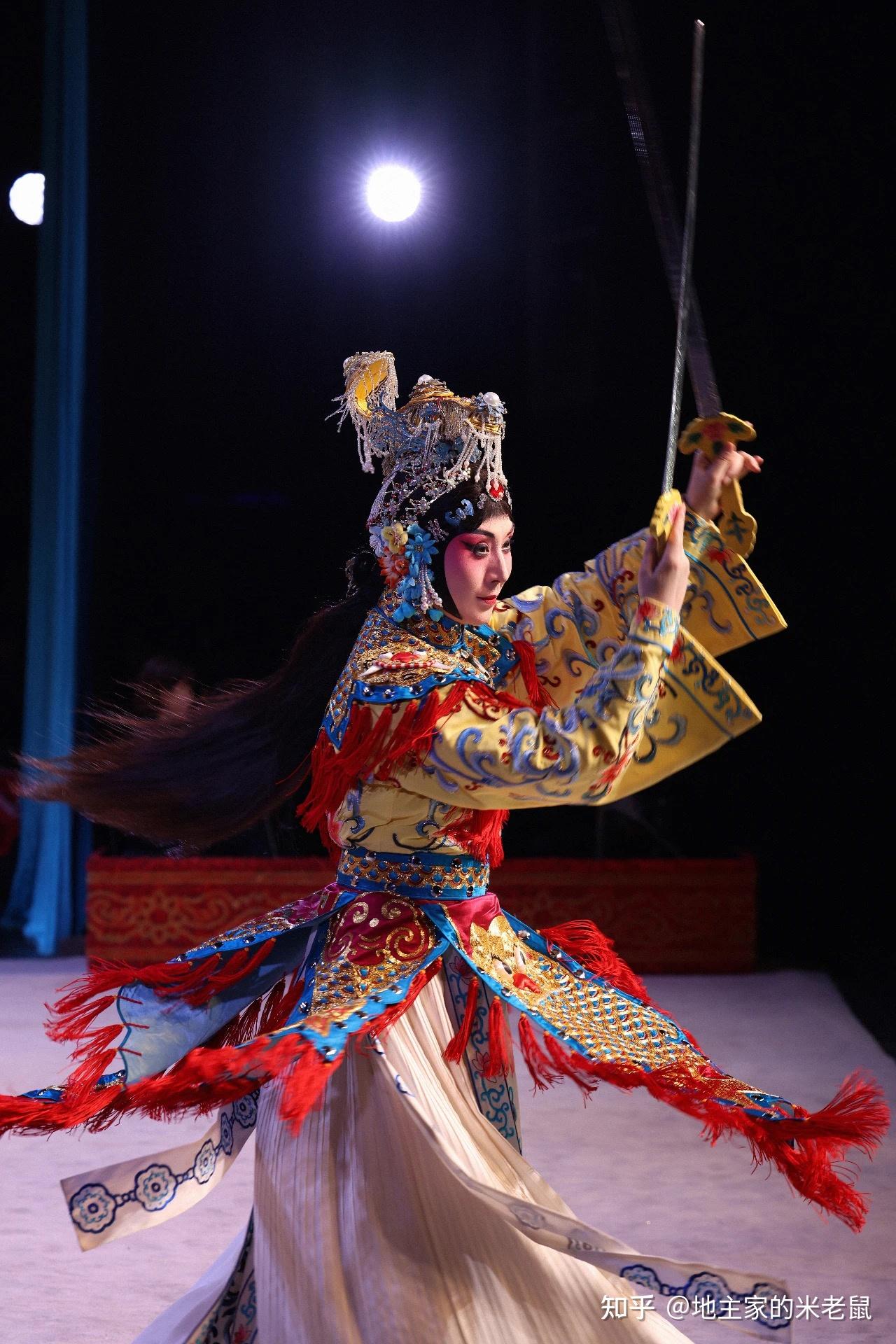 151· 首演回顾|《霸王别姬》:史依弘美人豪情,哀而不伤才是真虞姬! - 知乎