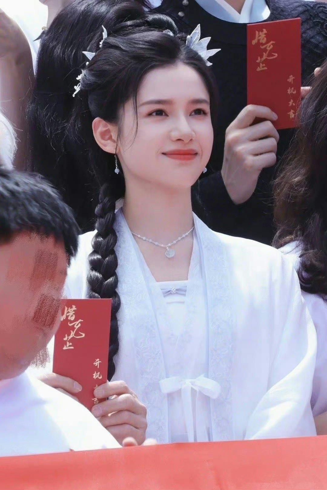周也和张婧仪真的像到分辨不出来吗? - 知乎