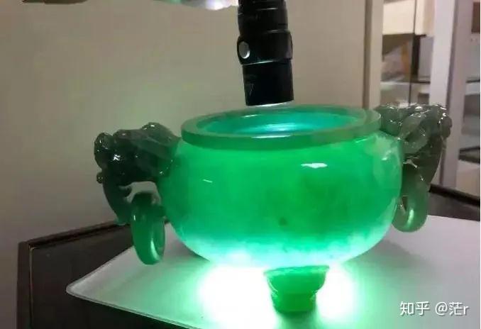 翡翠　香炉 Yahoo!オークション - 中国美術 緑玉石 翡翠玉石 龍彫 彫刻 遊環