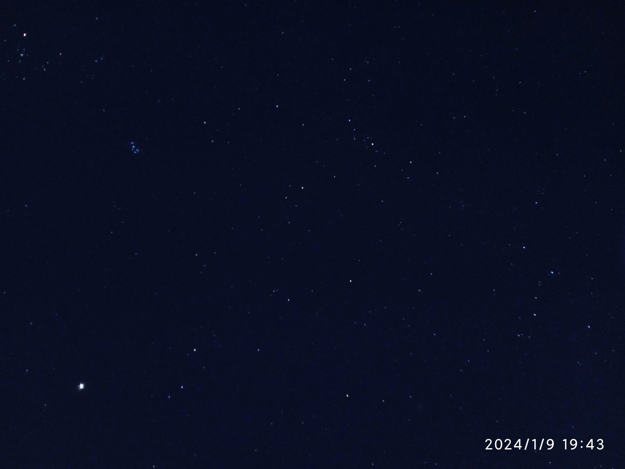 北半球秋冬季节观测到一颗星星在11月到12月大概从东