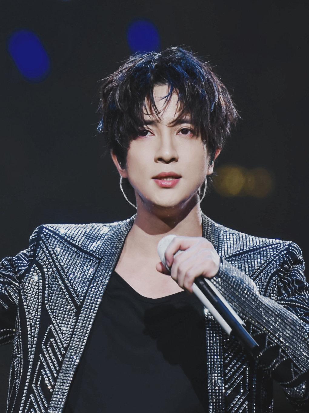 薛之谦有哪些图片可以做壁纸