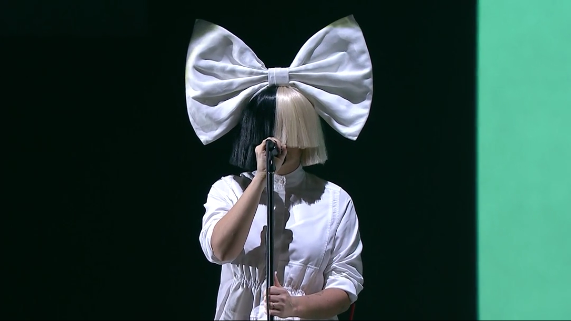 如何评价女歌手 sia?