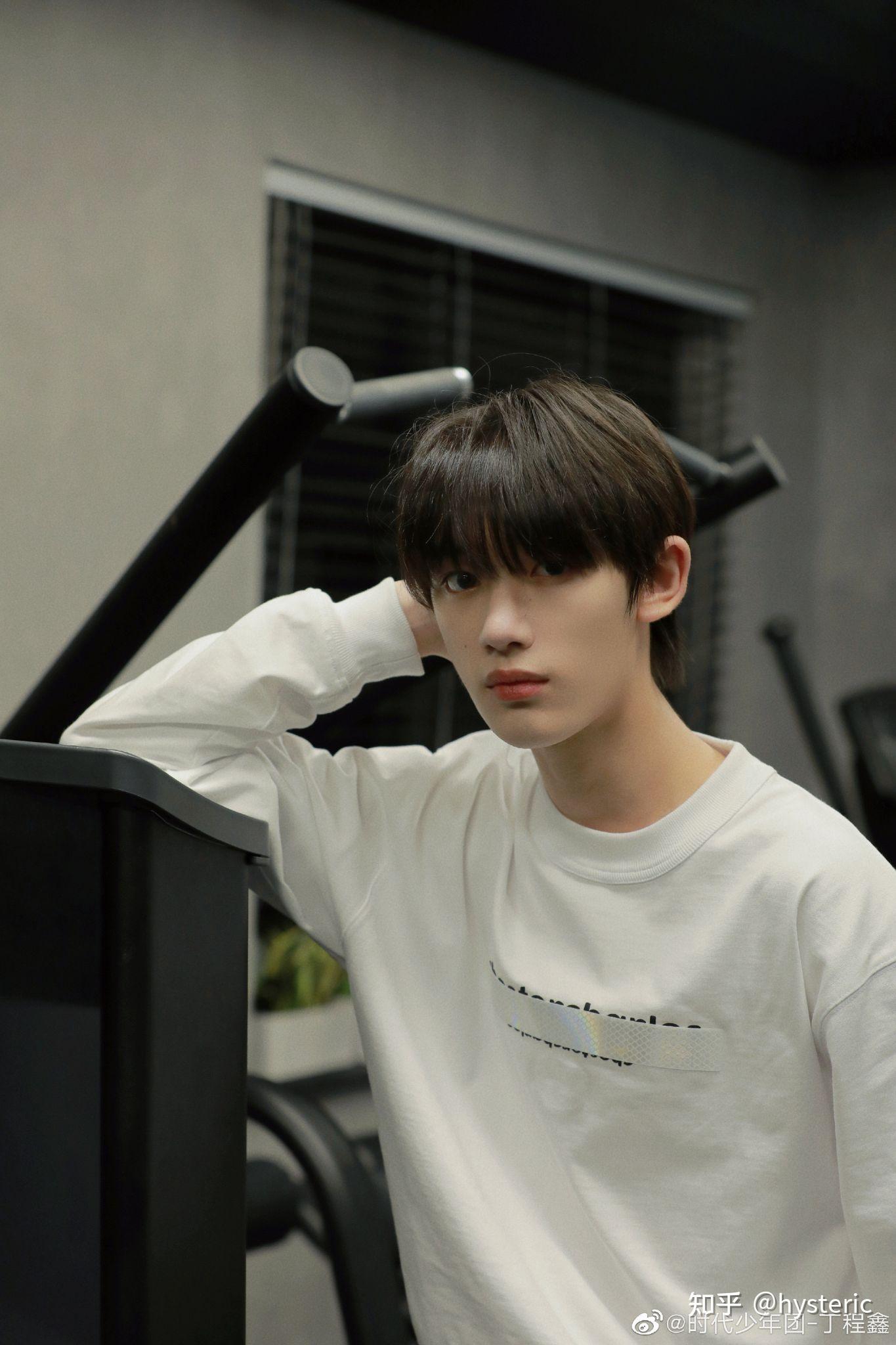 作为比邻星想听听队友粉路人对丁程鑫的评价