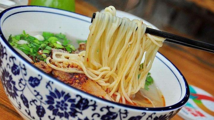 中国第一面,独特风味与多彩配料的代表性美食——兰州拉面 - 知乎