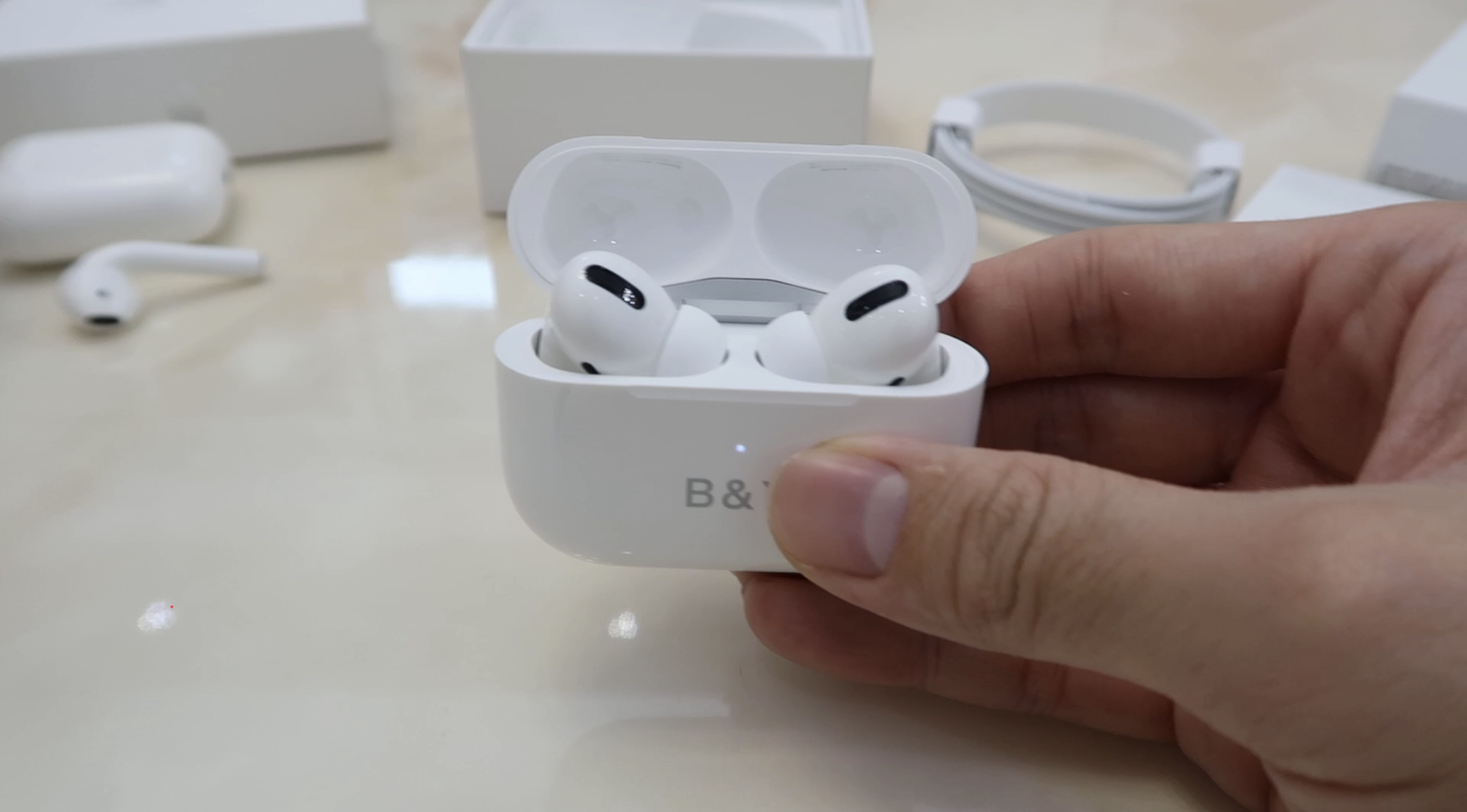 ねぎみそ様専用 Airpods pro 第2世代 第二世代箱あり 明日まで値下げ-