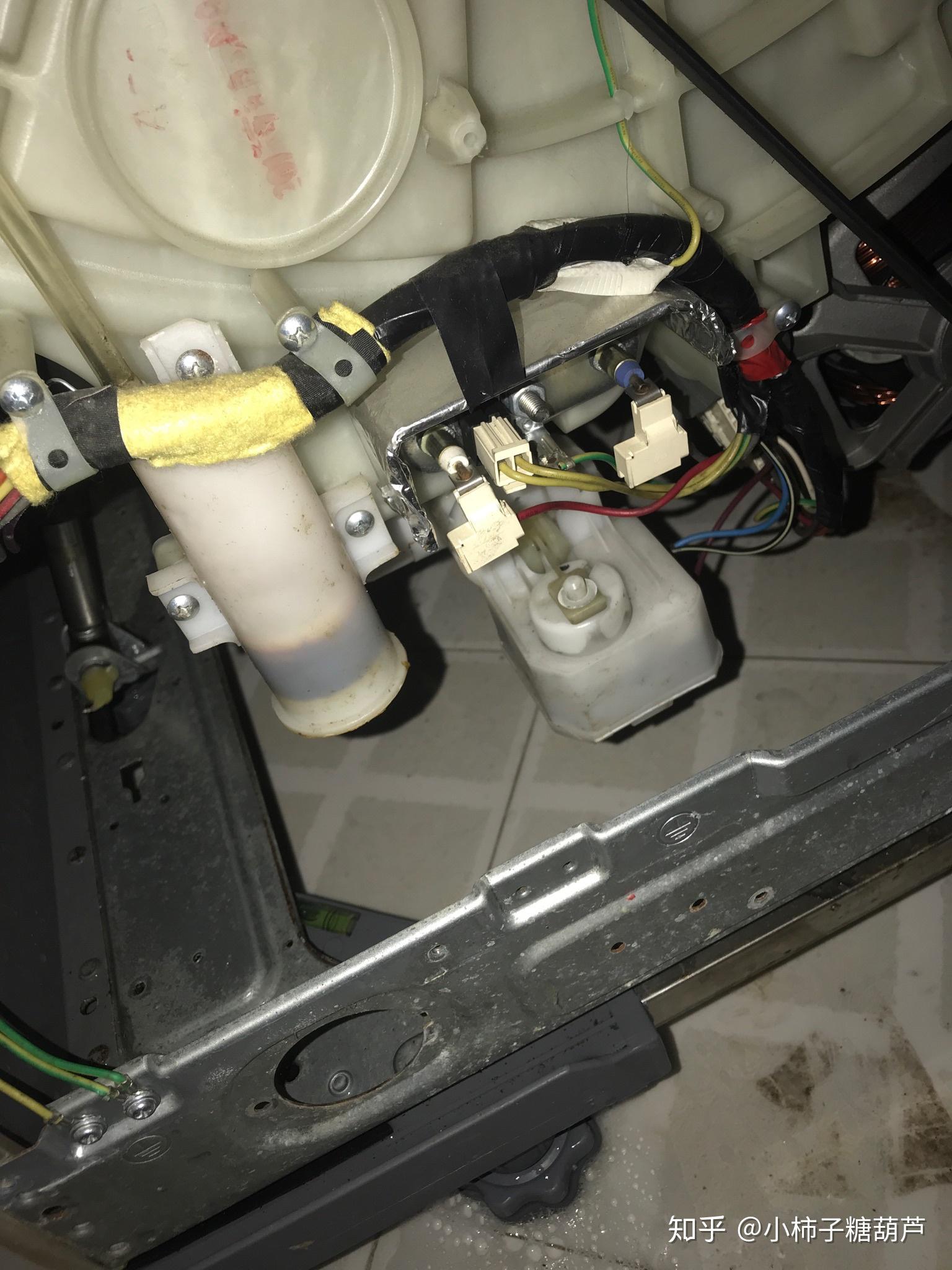 三洋洗衣机排水口在哪